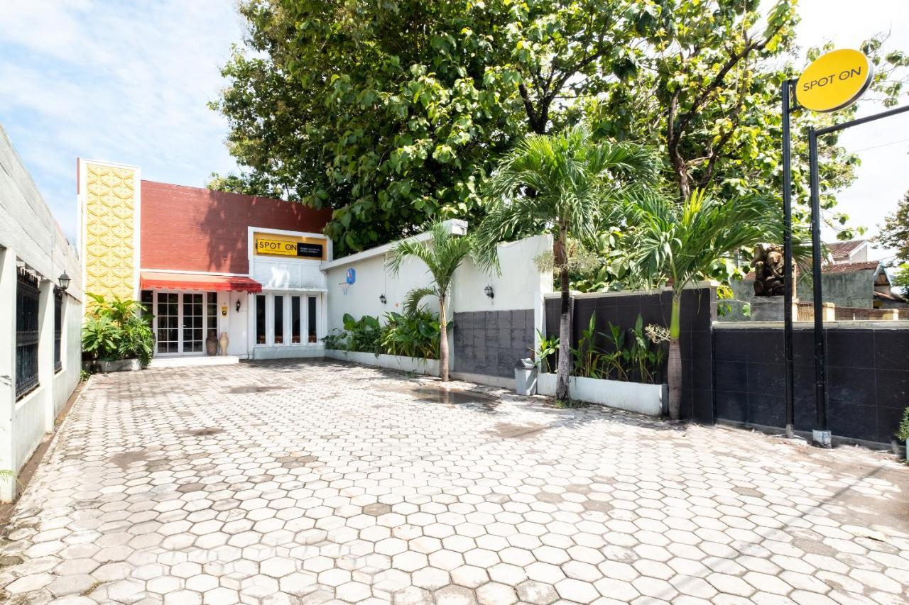 Spot On 2419 Rumah Nugraha Hotel Syariah Yogyakarta Exteriör bild